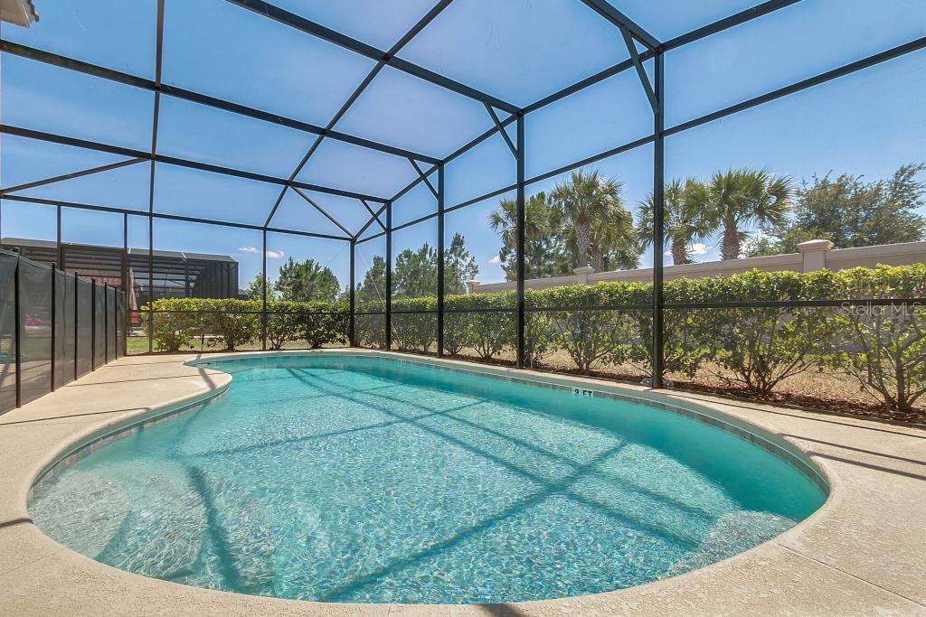 Slide show image of the Orlando Florida Home for Sale 35